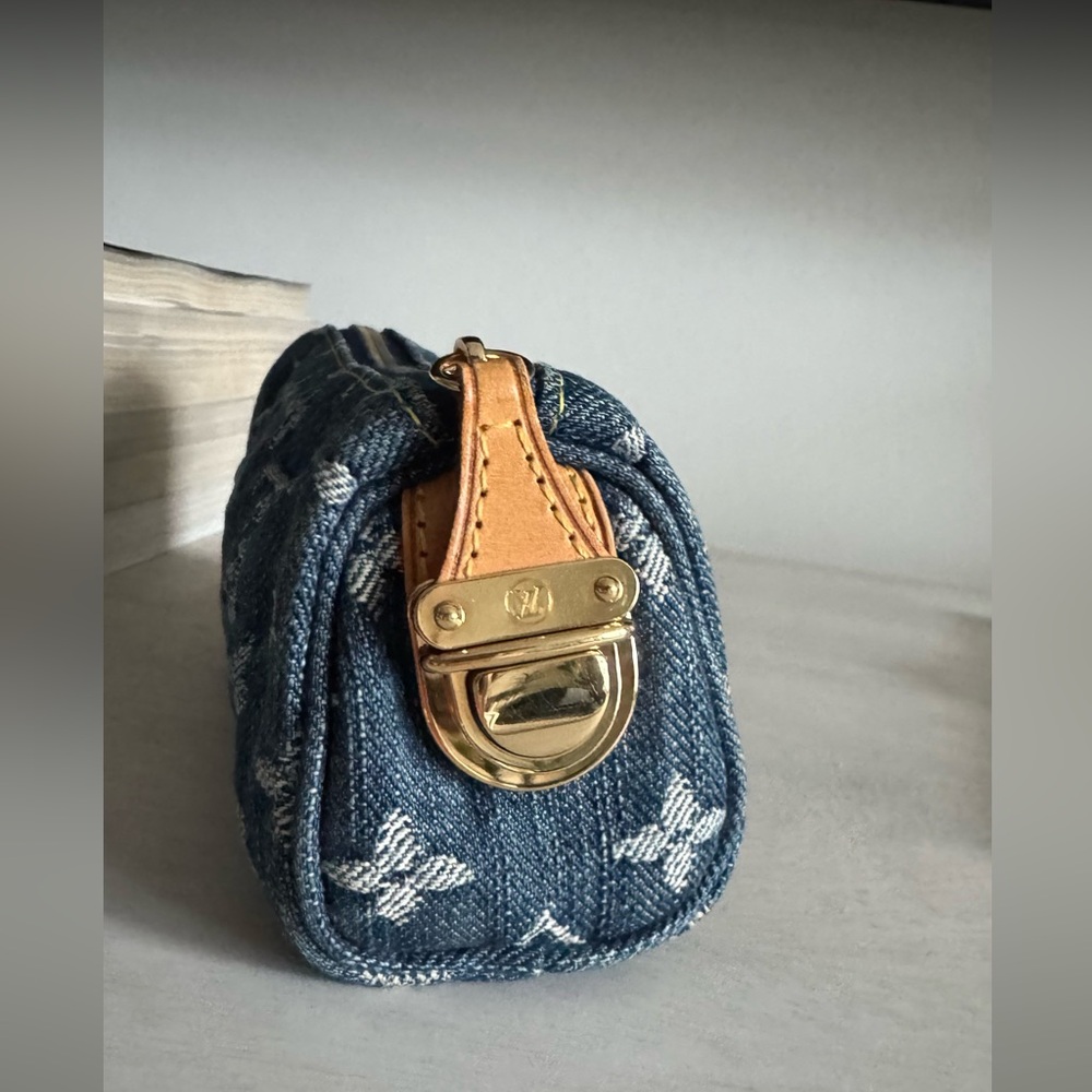 SOLD: Authentic Vintage 2006 Louis Vuitton Denim Monogram Pouch - Picture 4 of 11